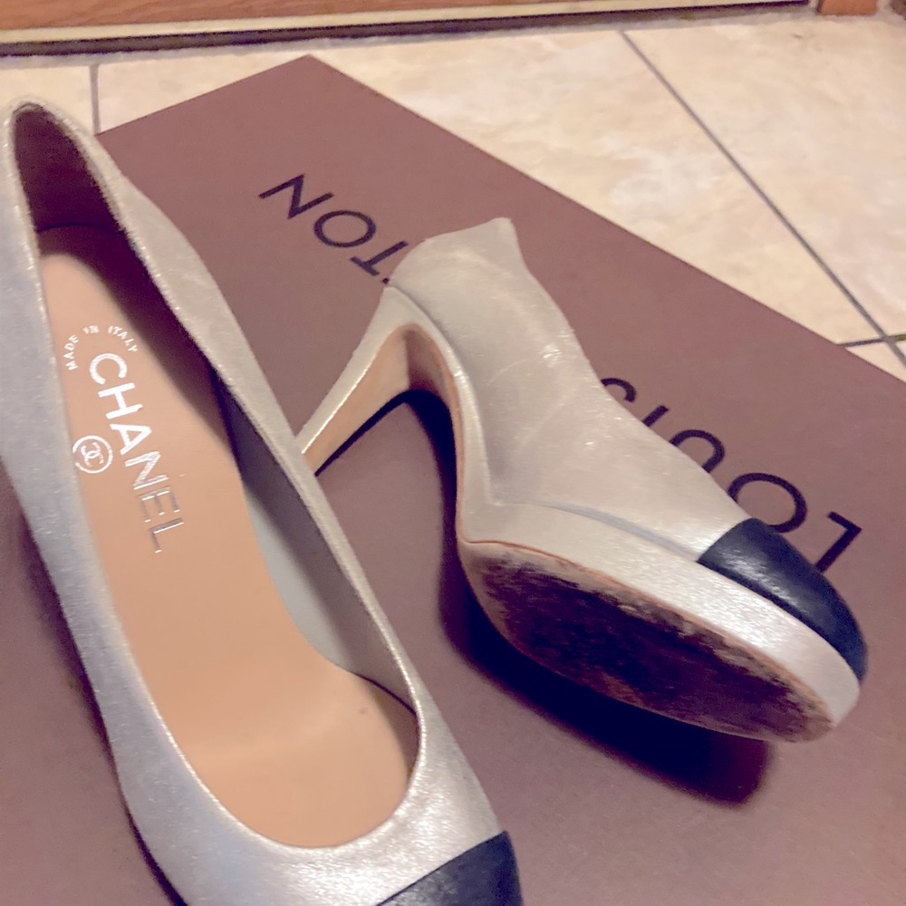 Chanel pumps silver and gray very nice shoes worn only twice but when the seller
